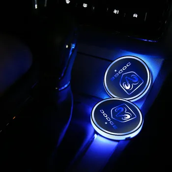 2vnt 7 Spalvų Automobilių Puošimas USB Įkrovimo LED Vandens Miestelyje Puodelio Laikiklis Kilimėlis Dodge Challenger RAM 1500 Įkroviklis Avenger Kalibro Nitro