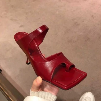 Aikštėje galvos įrašą tne sandalai moterims 2020 metų vasaros nauja asmenybė, raudona stiletto aukštos obcasie sandalai laukinių pusė šlepetės banga