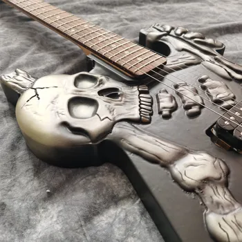 Nauja juoda Kaukolė drožyba kūno 6 stygos elektrinė gitara , raudonmedžio fingerboard gitara , Matinė juoda spalva guitarra
